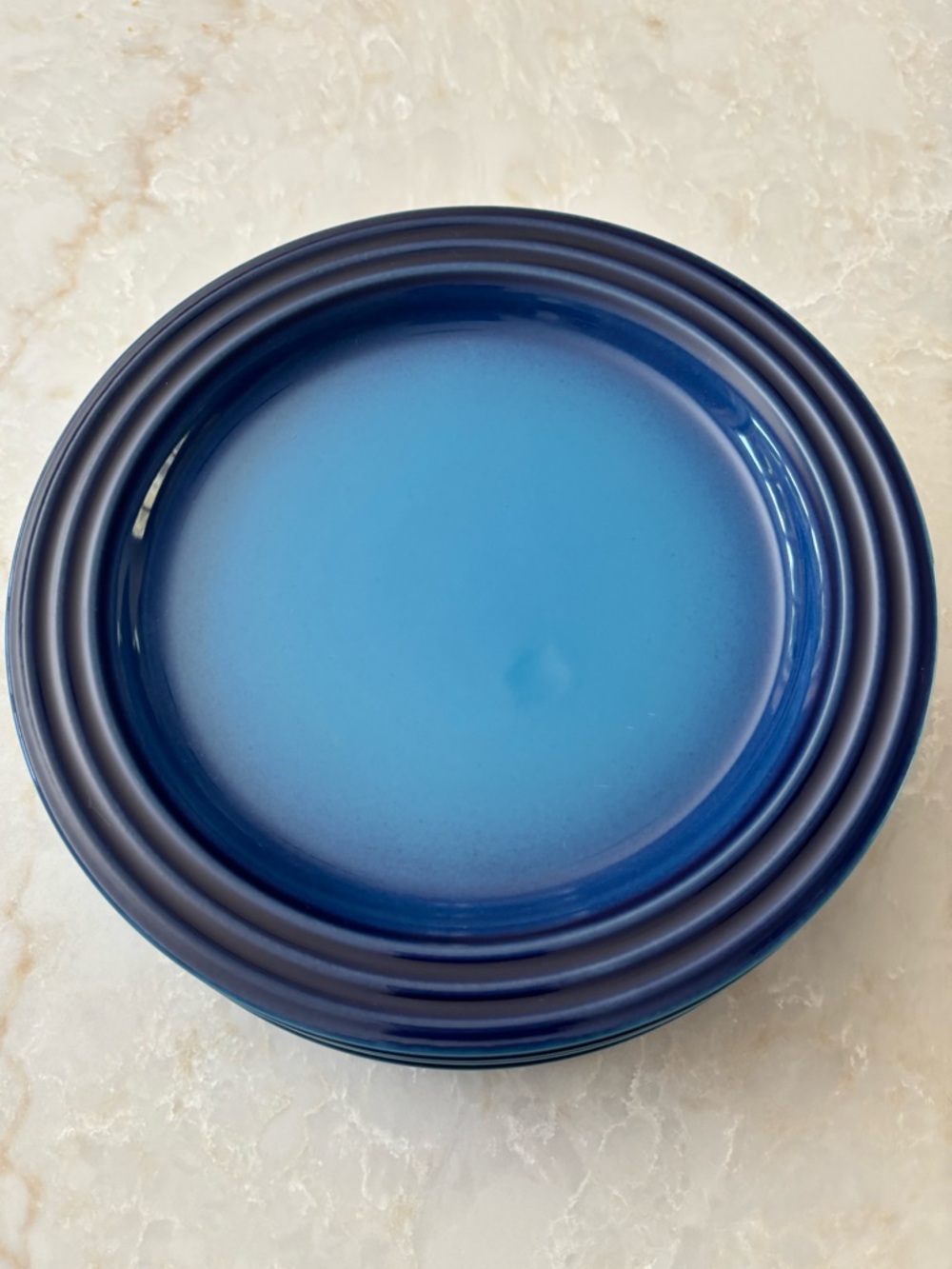 NWT Le Creuset 22cm Blue Ceramic salad Plate - azure Blue Glaze